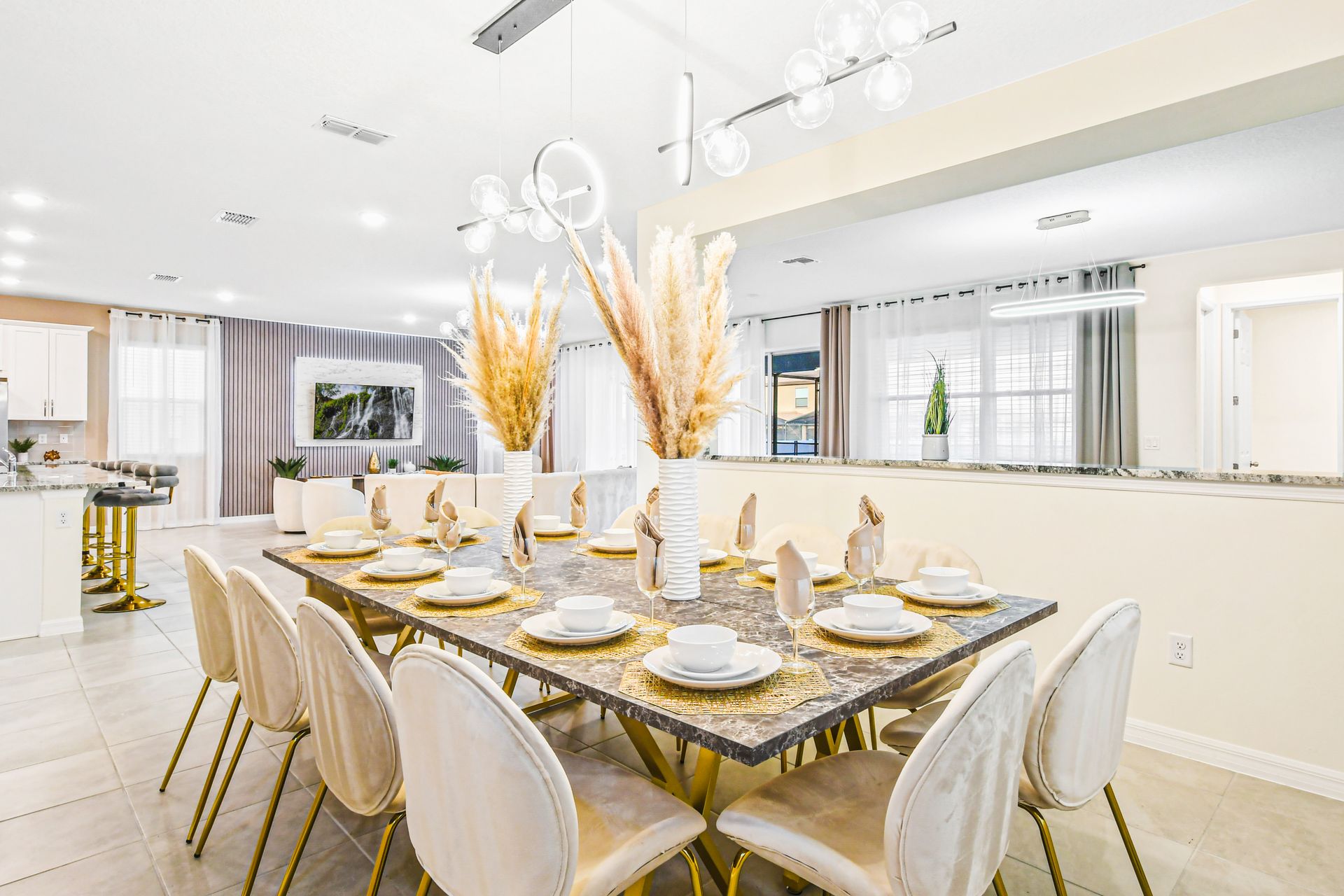 Spacious open-plan dining and kitchen area with modern elegance!