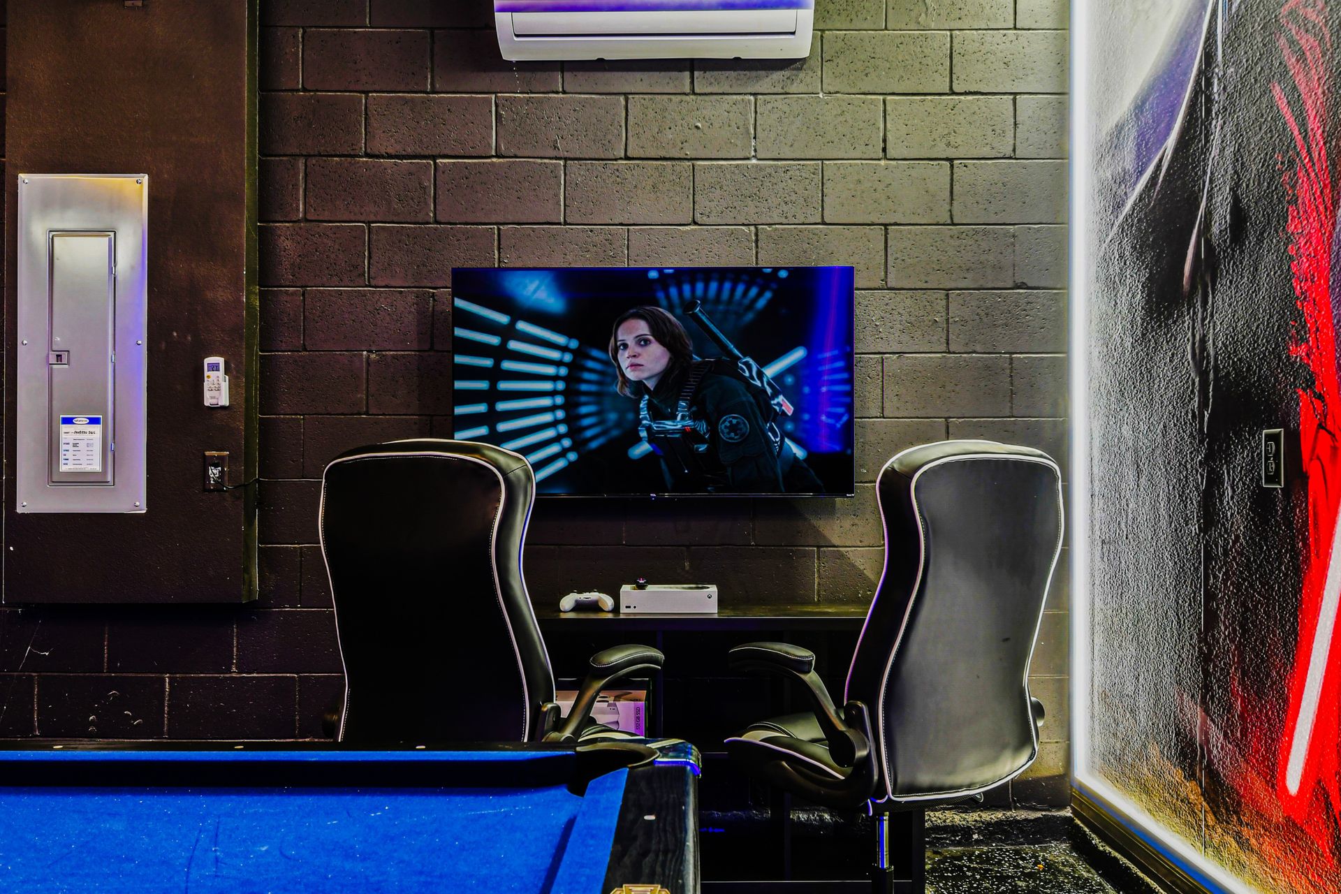 Star Wars gaming setup with dual chairs, Xbox, and a big screen!
