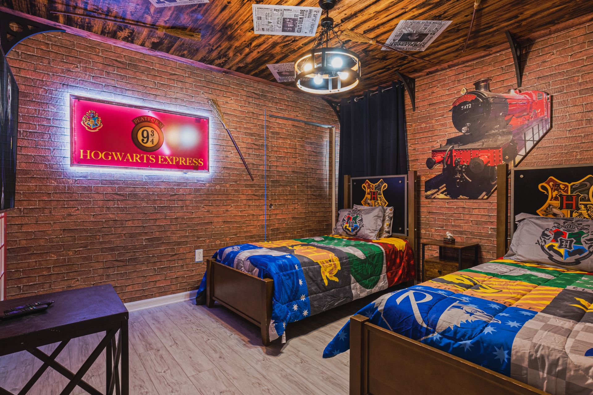 Magical Harry Potter-themed room with Hogwarts Express and house crest décor.