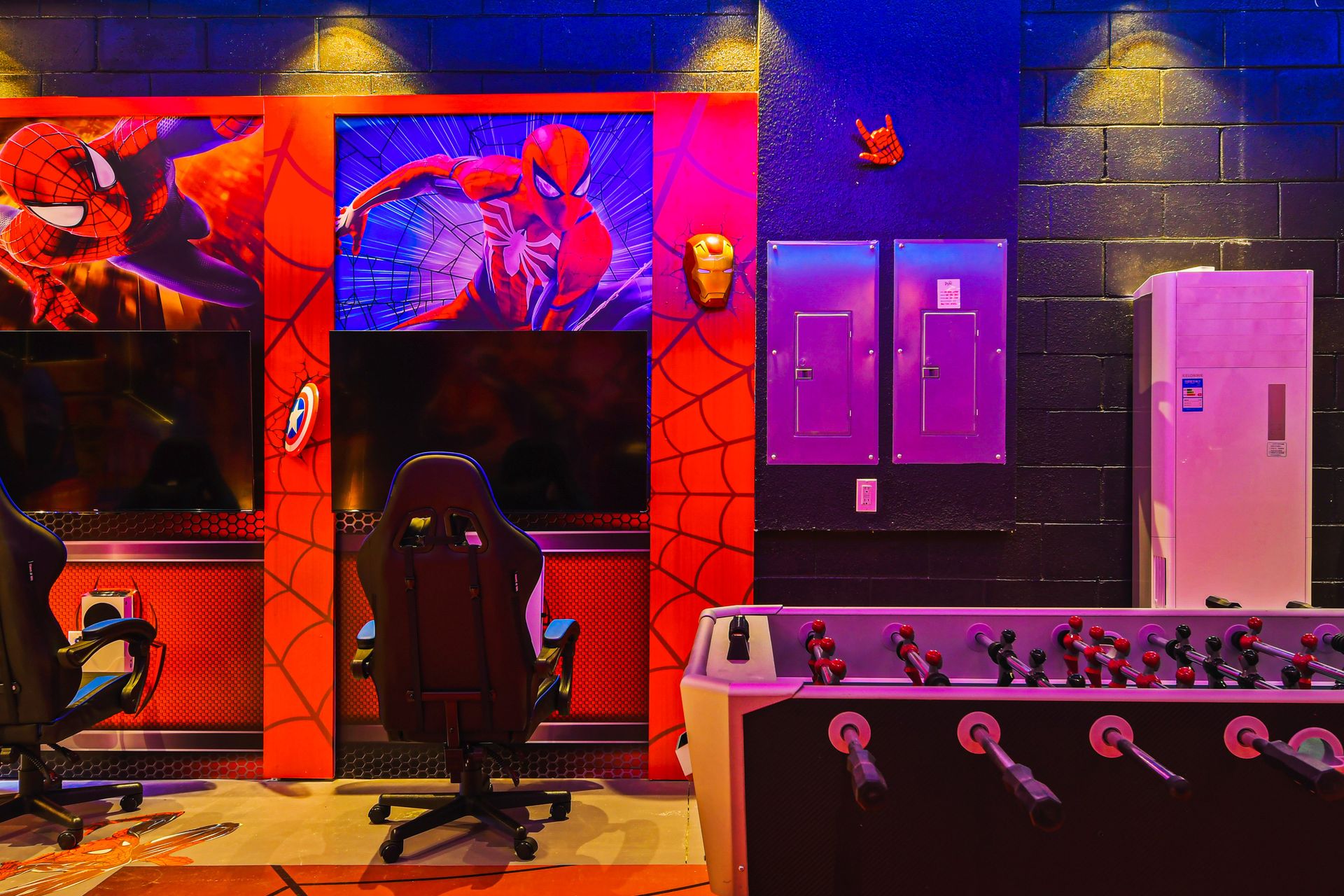 Epic Spider-Man gaming stations with dual screens and custom superhero décor.