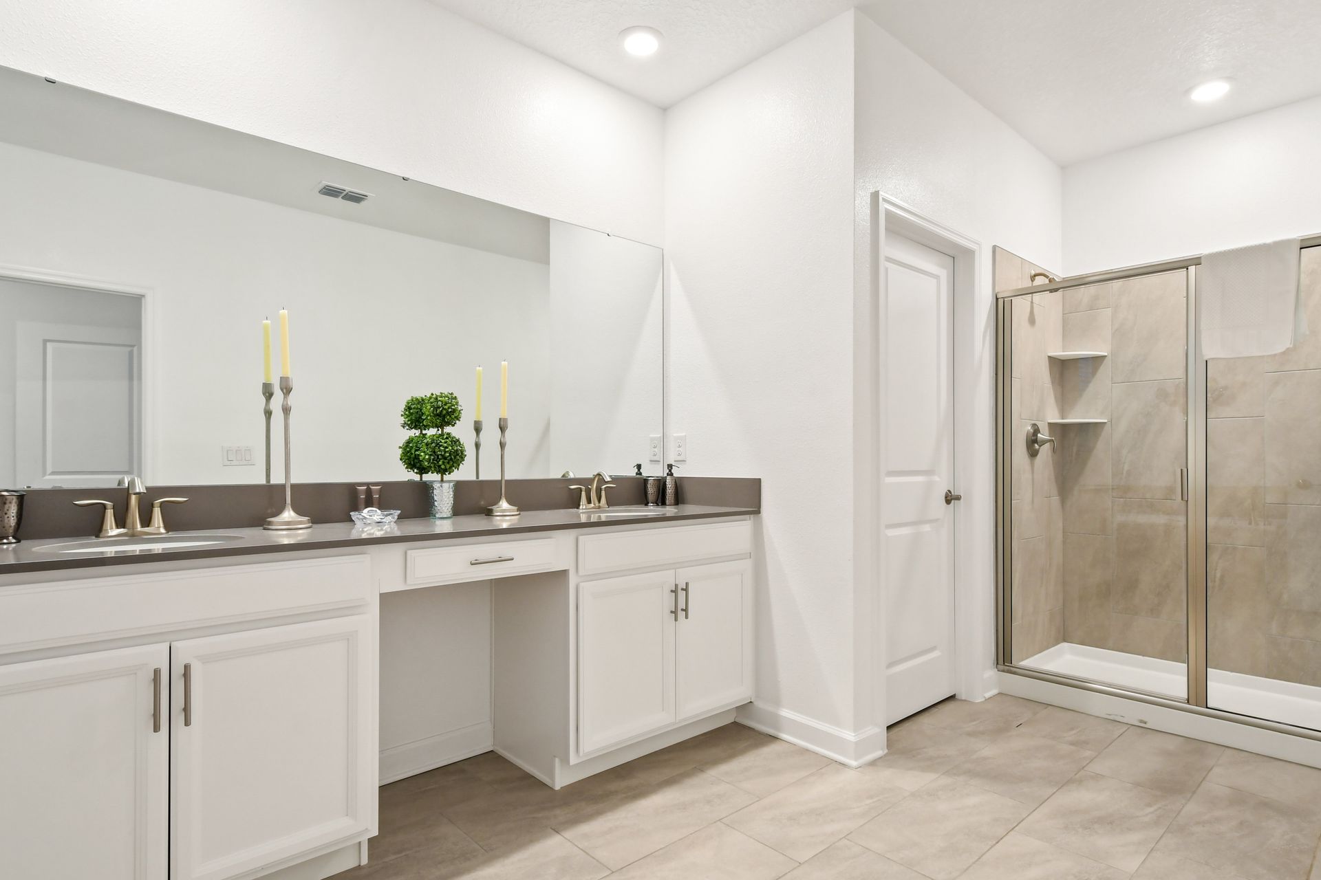 Refresh and rejuvenate in our modern bathroom, offering you a spa-like experience during your stay.