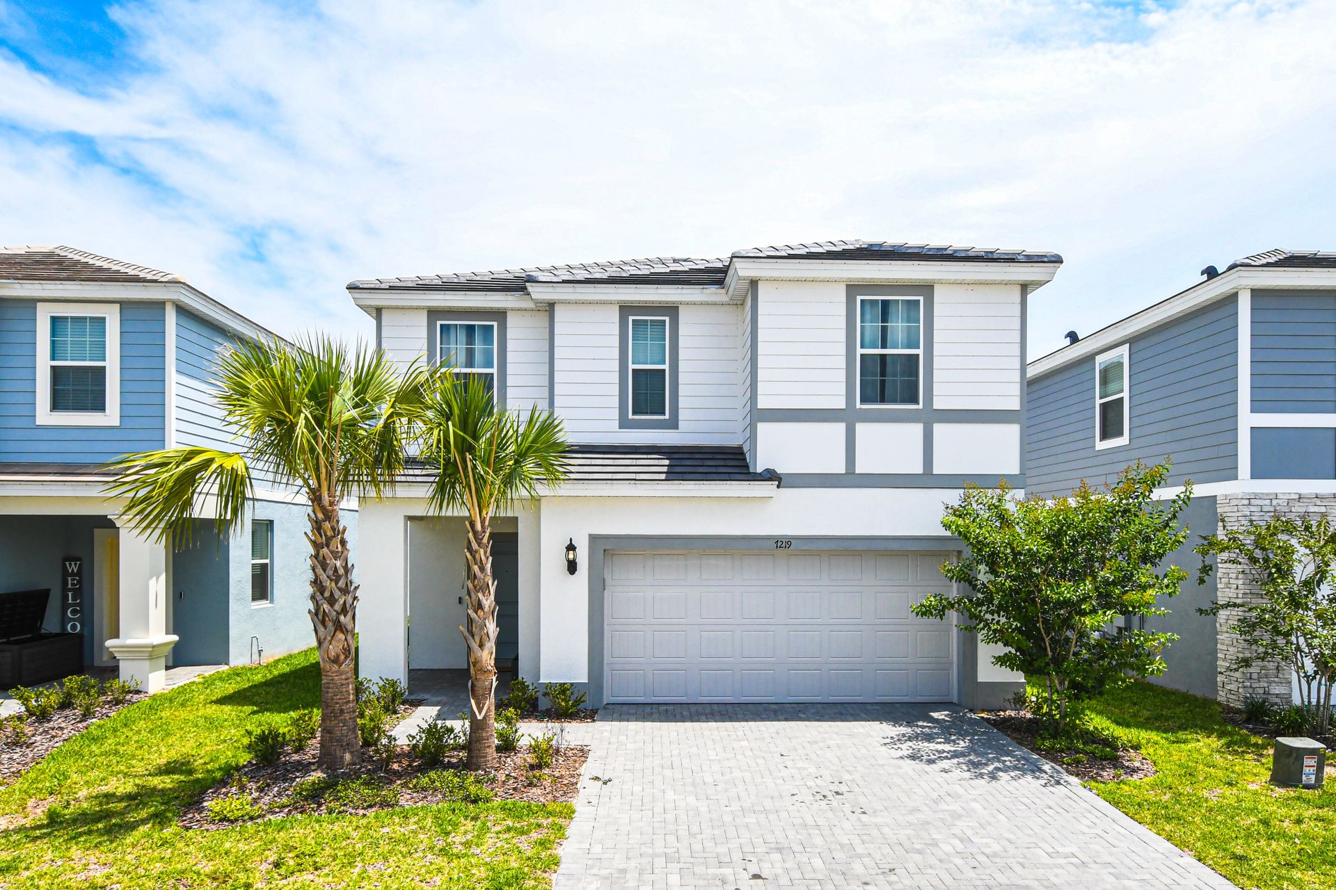 Chic modern home with sleek lines and inviting palm trees—ideal for stylish living!