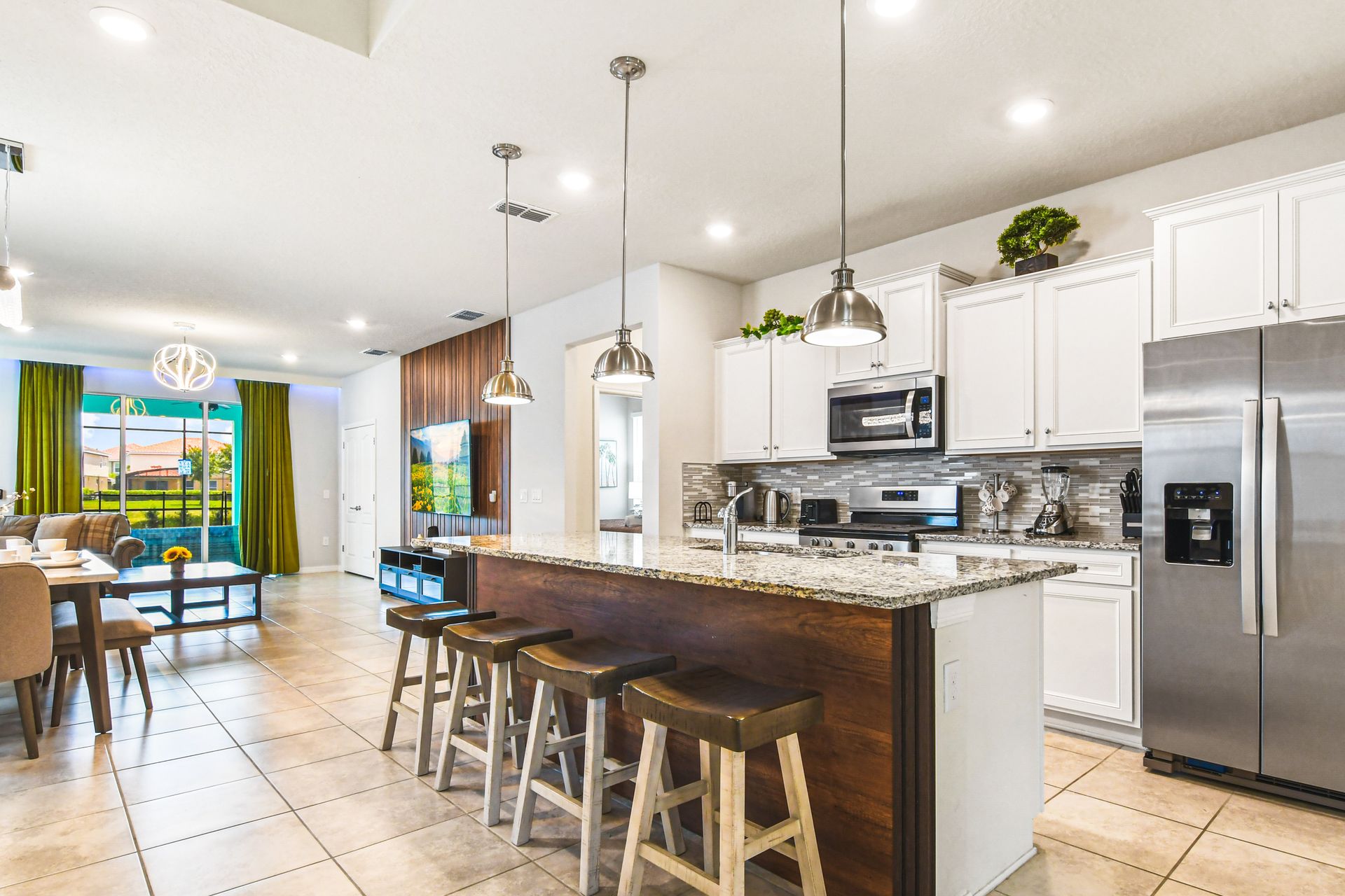 Stylish and spacious kitchen-bar, a perfect blend for cooking feasts and hosting friends!