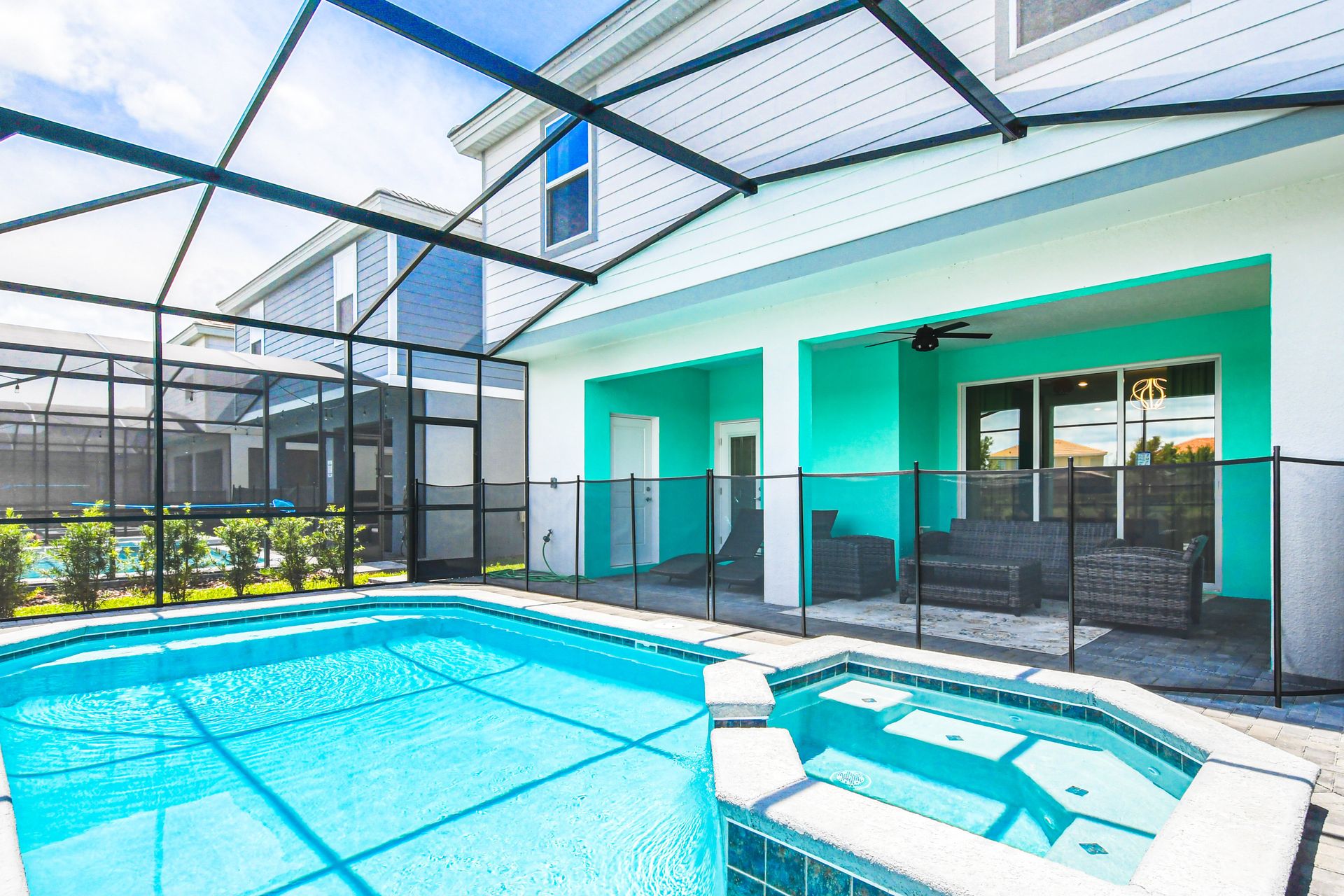 Stunning pool with spa under a protective screen, ideal for all-weather relaxation and fun!