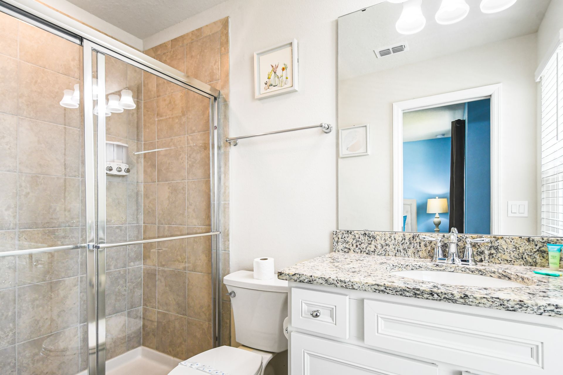 Bright, modern bathroom with elegant touches, perfect for a luxurious and refreshing morning routine!