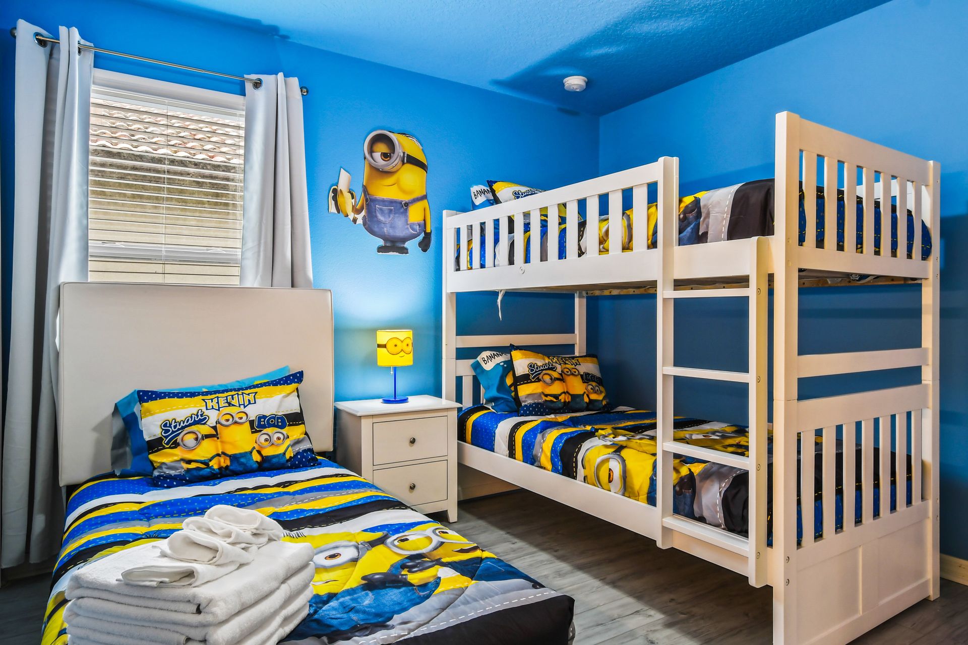 A fun and vibrant Minions-themed kids' bedroom!