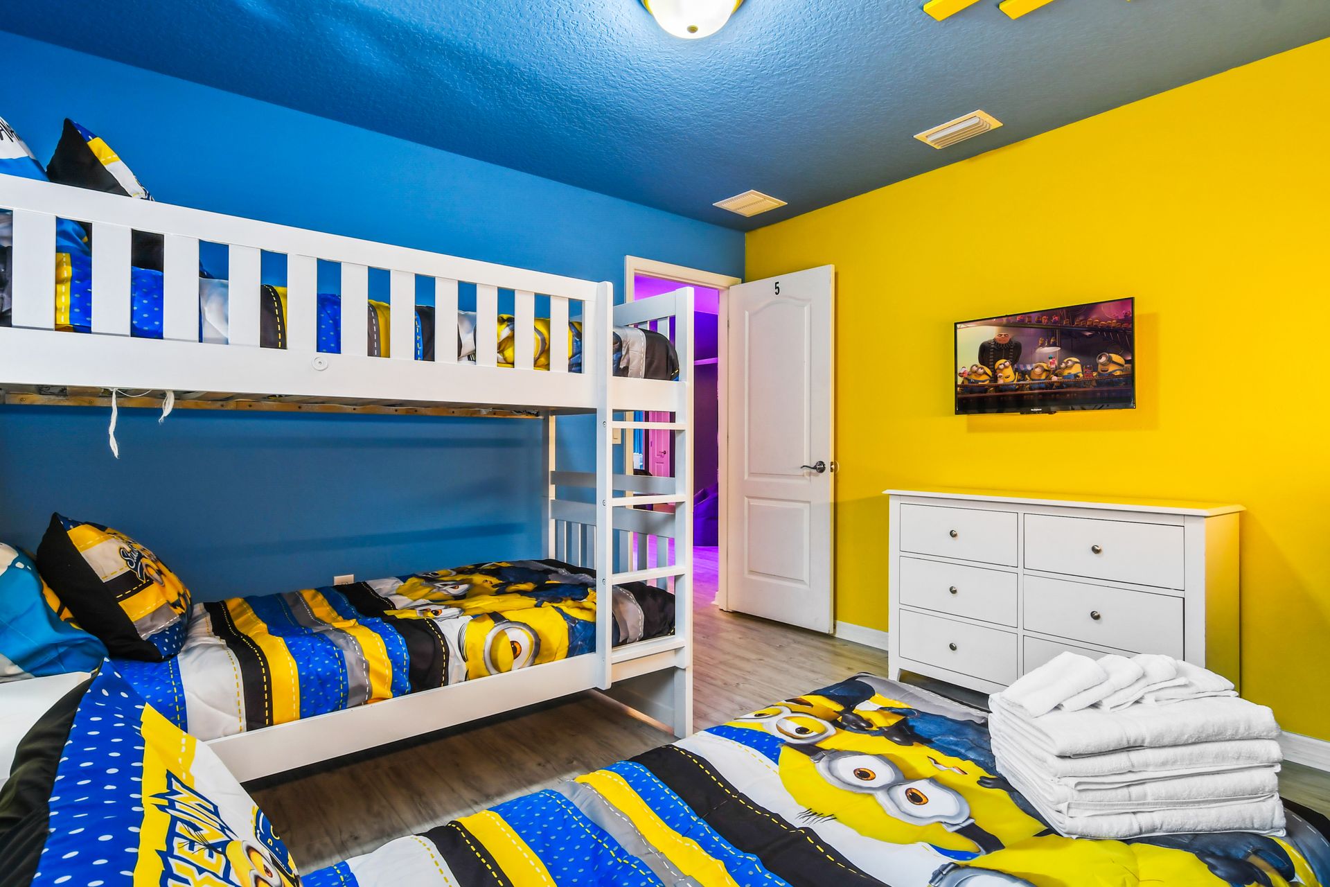 A fun and vibrant Minions-themed kids' bedroom!