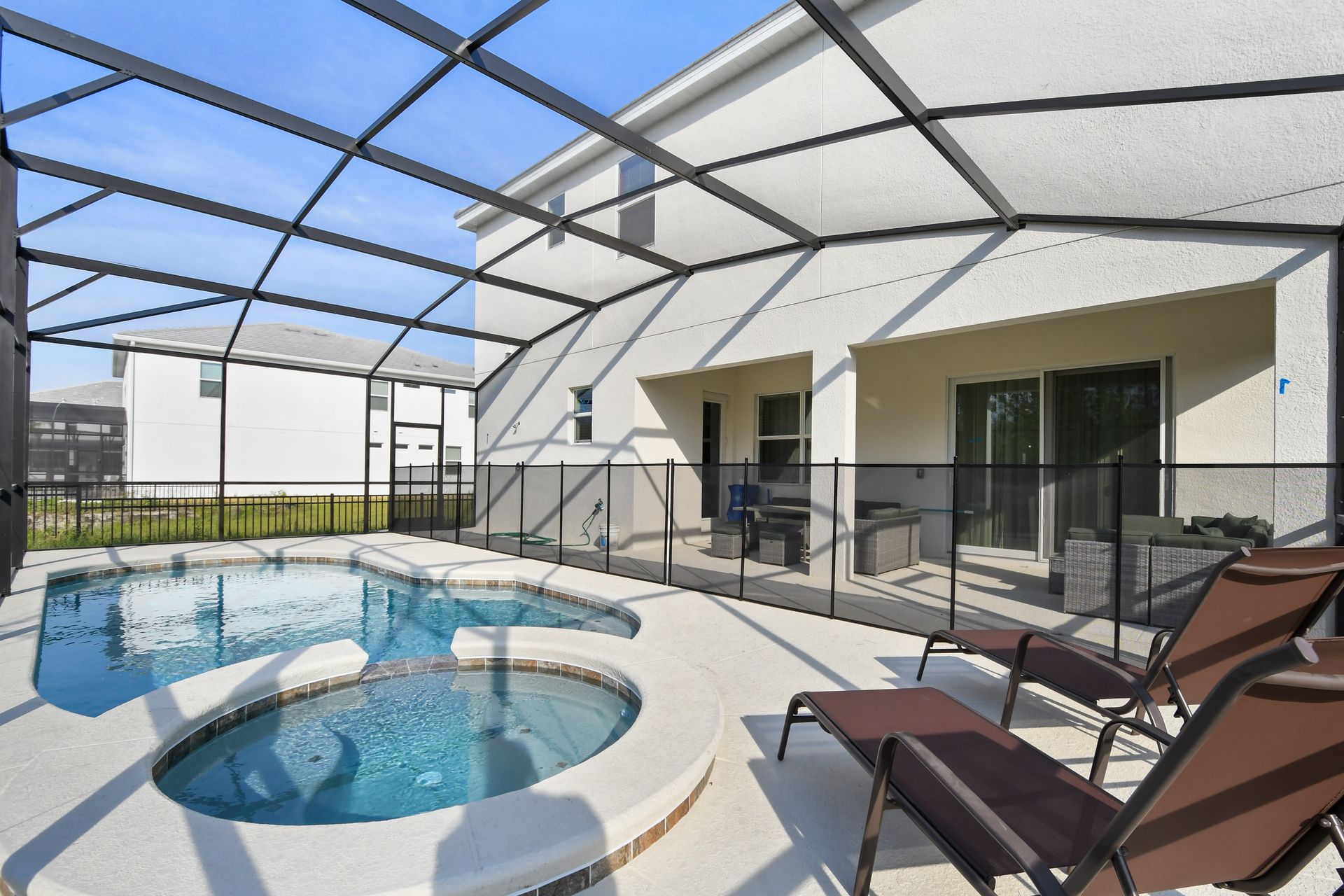 Enjoy the screened private pool and spa with comfy loungers and shaded seating.
