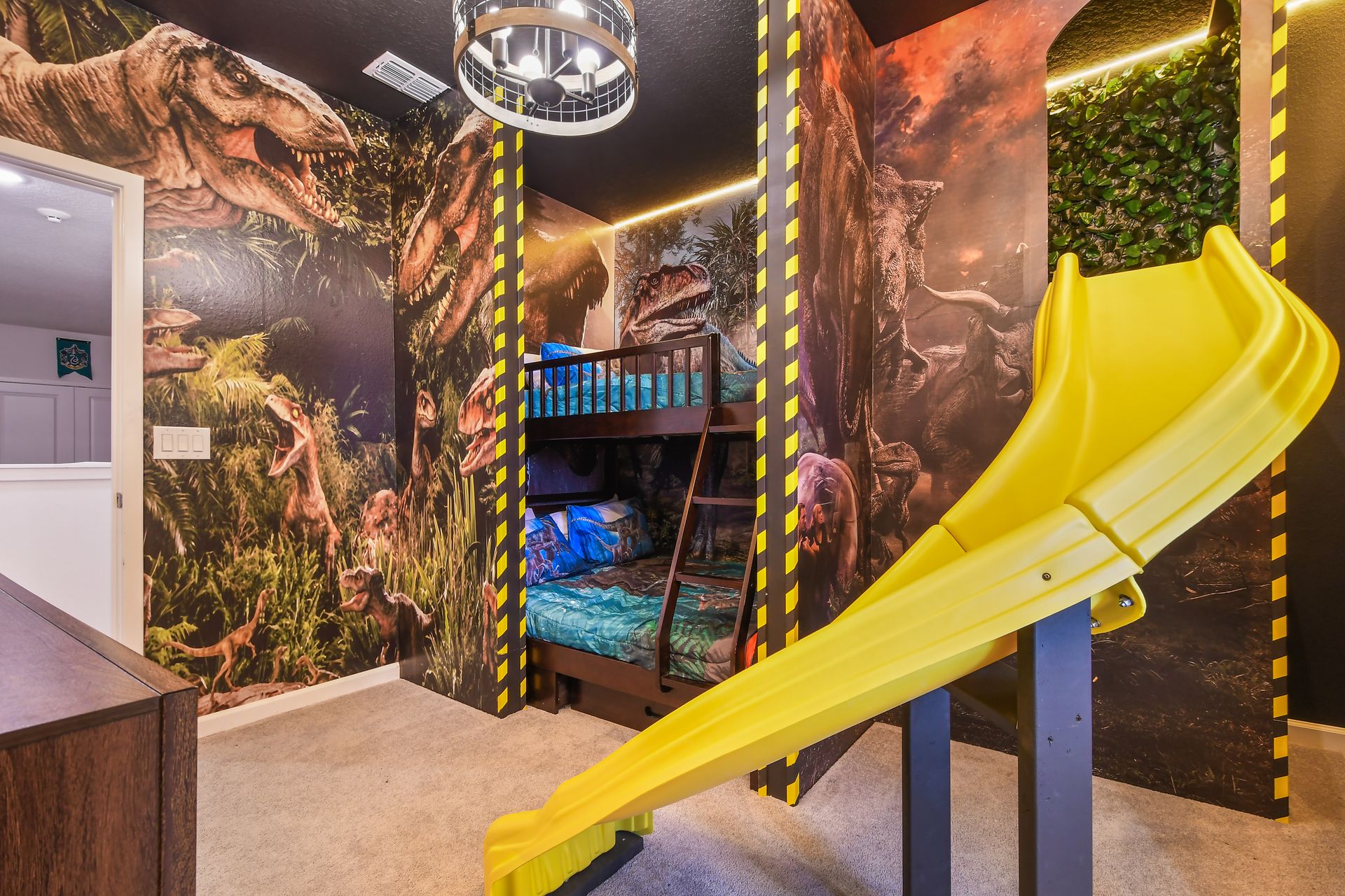 Step into a prehistoric adventure with our Dinosaur Adventure Room. This room features vibrant and exciting dinosaur - themed decor, complete with a fun slide and bunk beds.