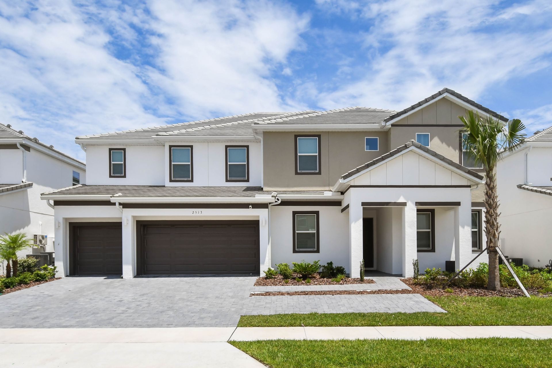 Luxury getaway! Spacious modern home with a pool, perfect for families & groups.