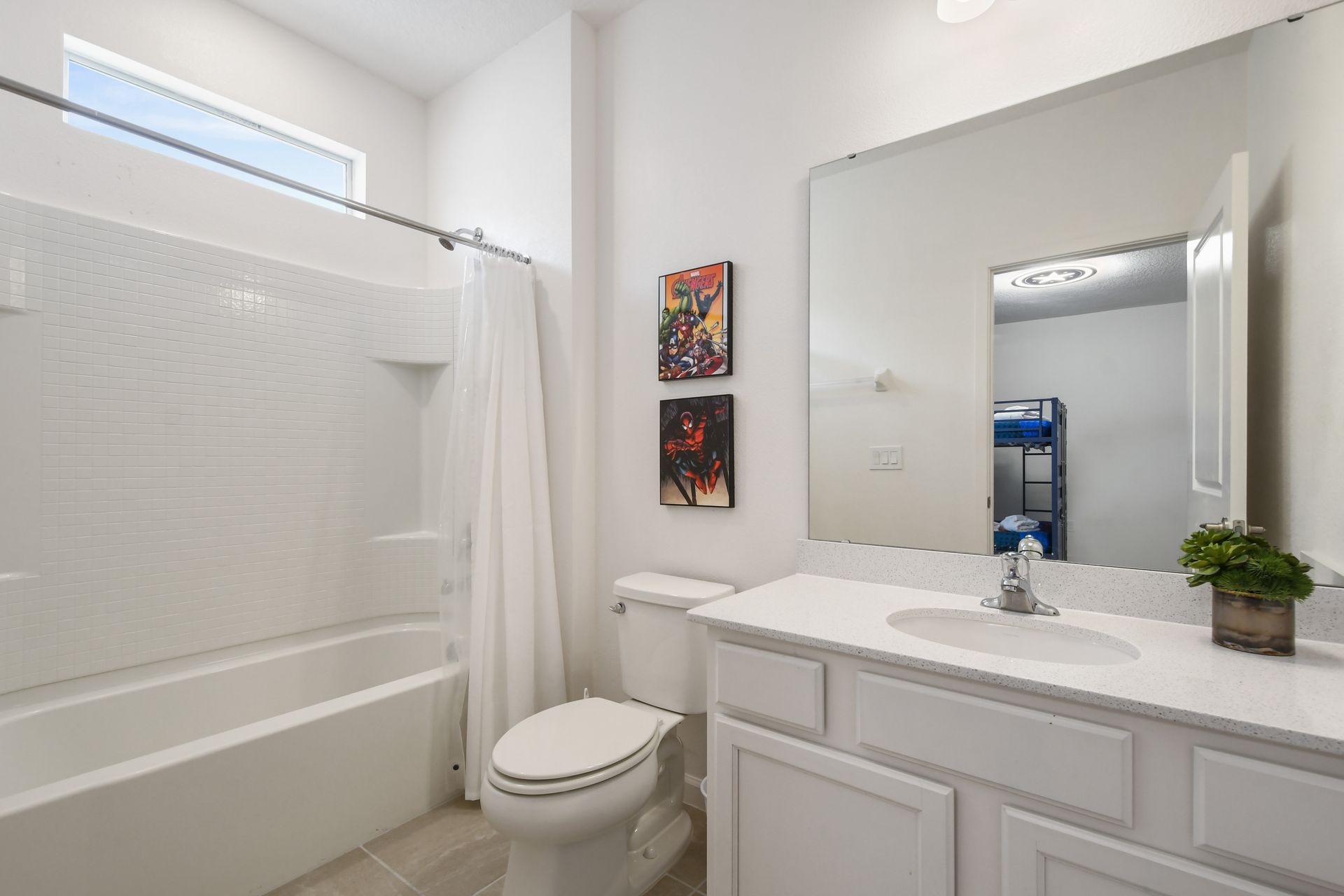 BrBright coastal-themed bathroom with a tub, perfect for a relaxing getaway!