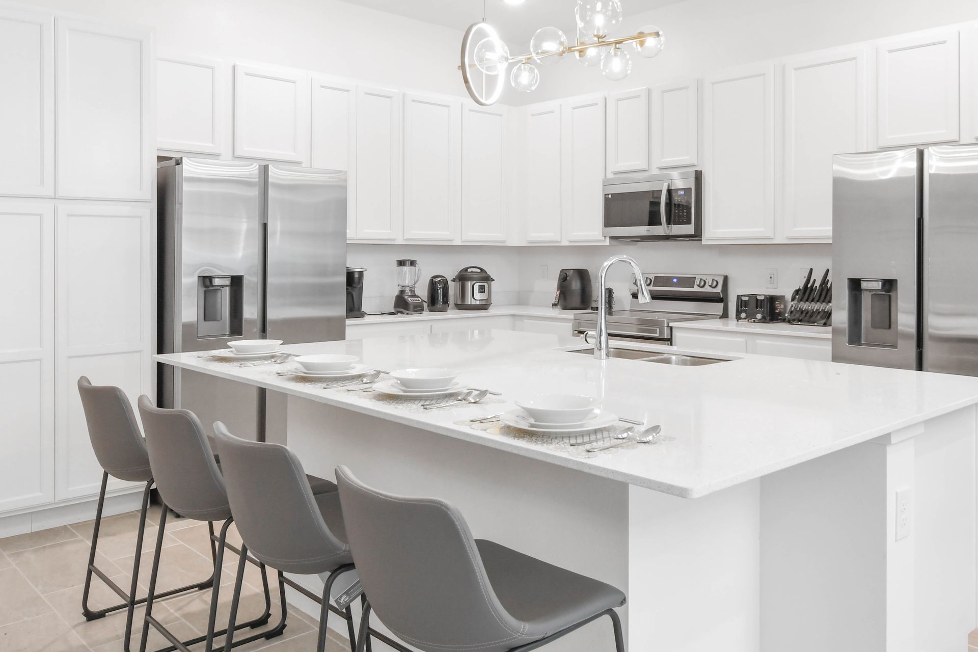 Sip on your favorite cocktails at our stylish kitchen bar, offering you a delightful way to unwind and relax.