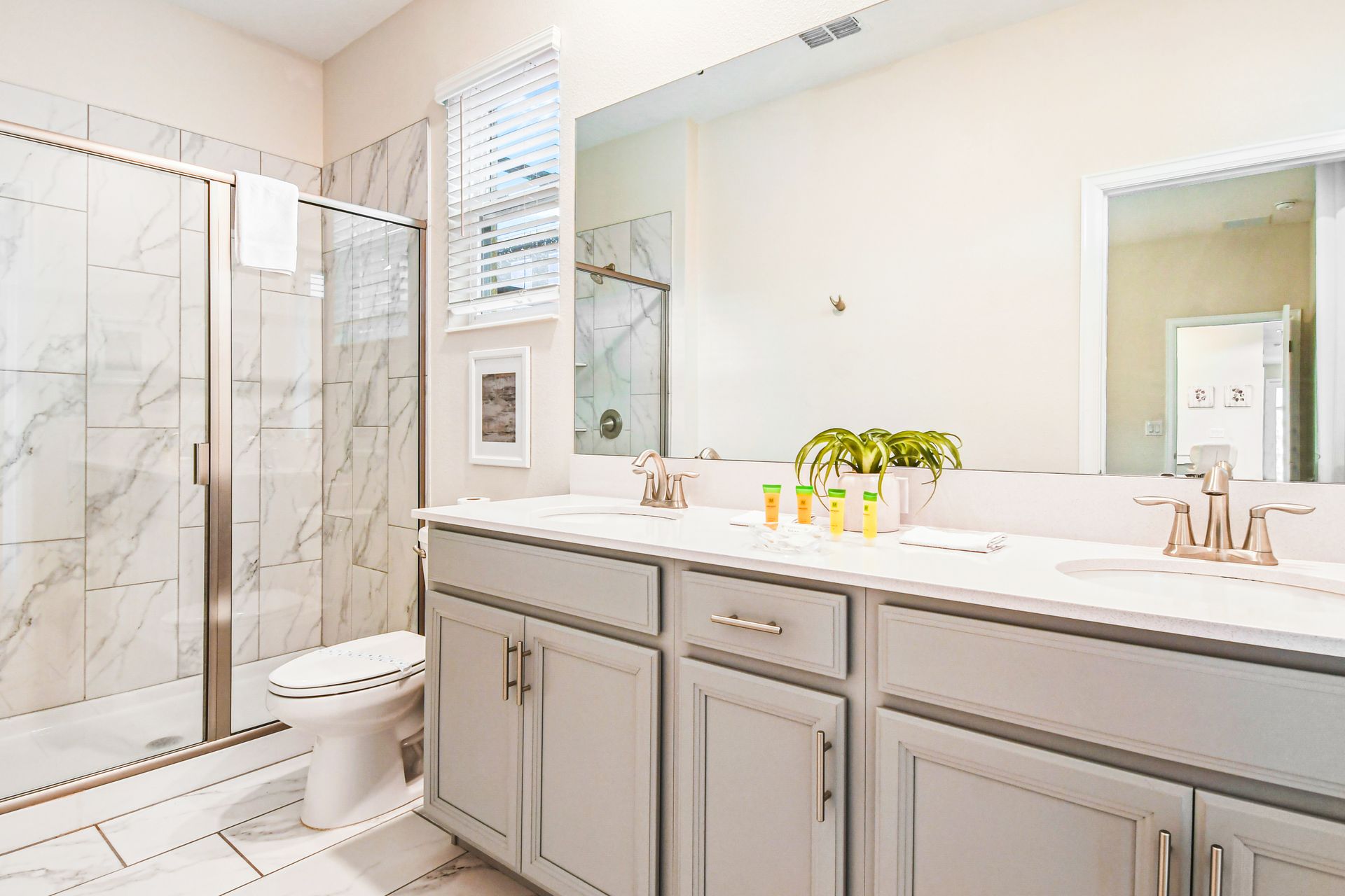 Refresh and rejuvenate in our modern bathroom, offering you a spa-like experience during your stay.