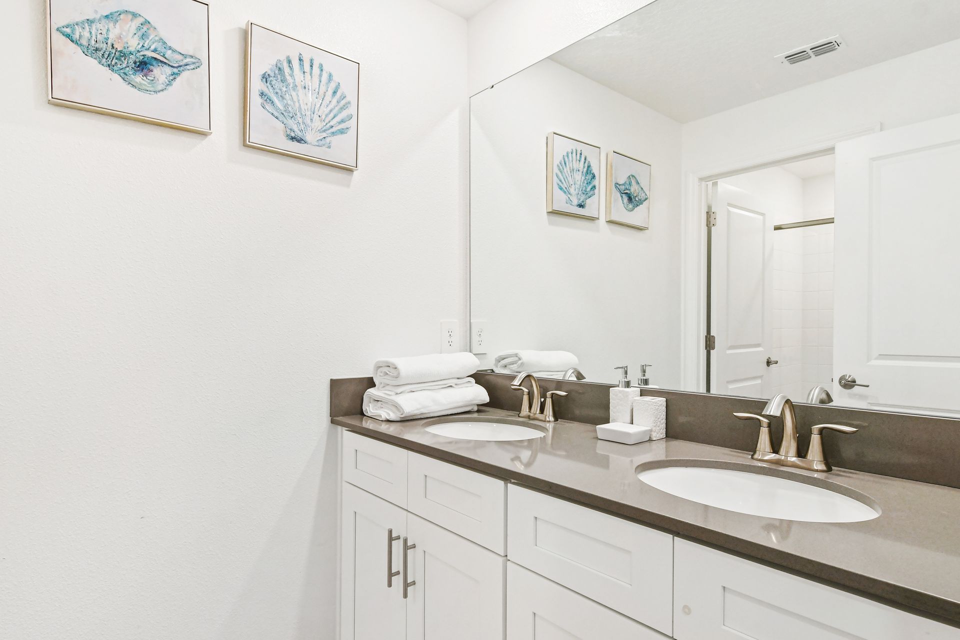 Experience comfort and convenience in our spacious bathroom, designed to meet all your needs during your stay.