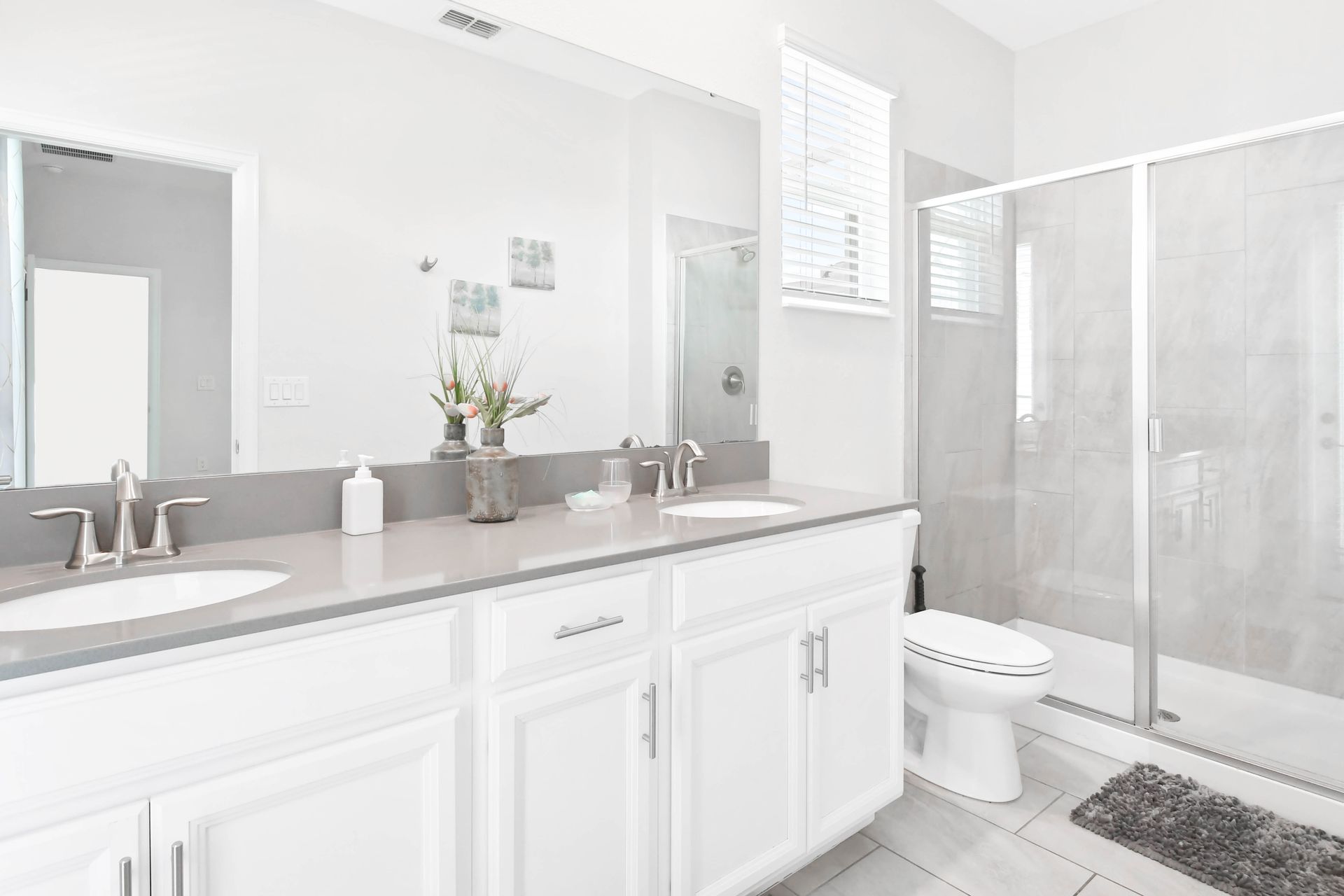 Refresh and rejuvenate in our modern bathroom, offering you a spa-like experience during your stay.