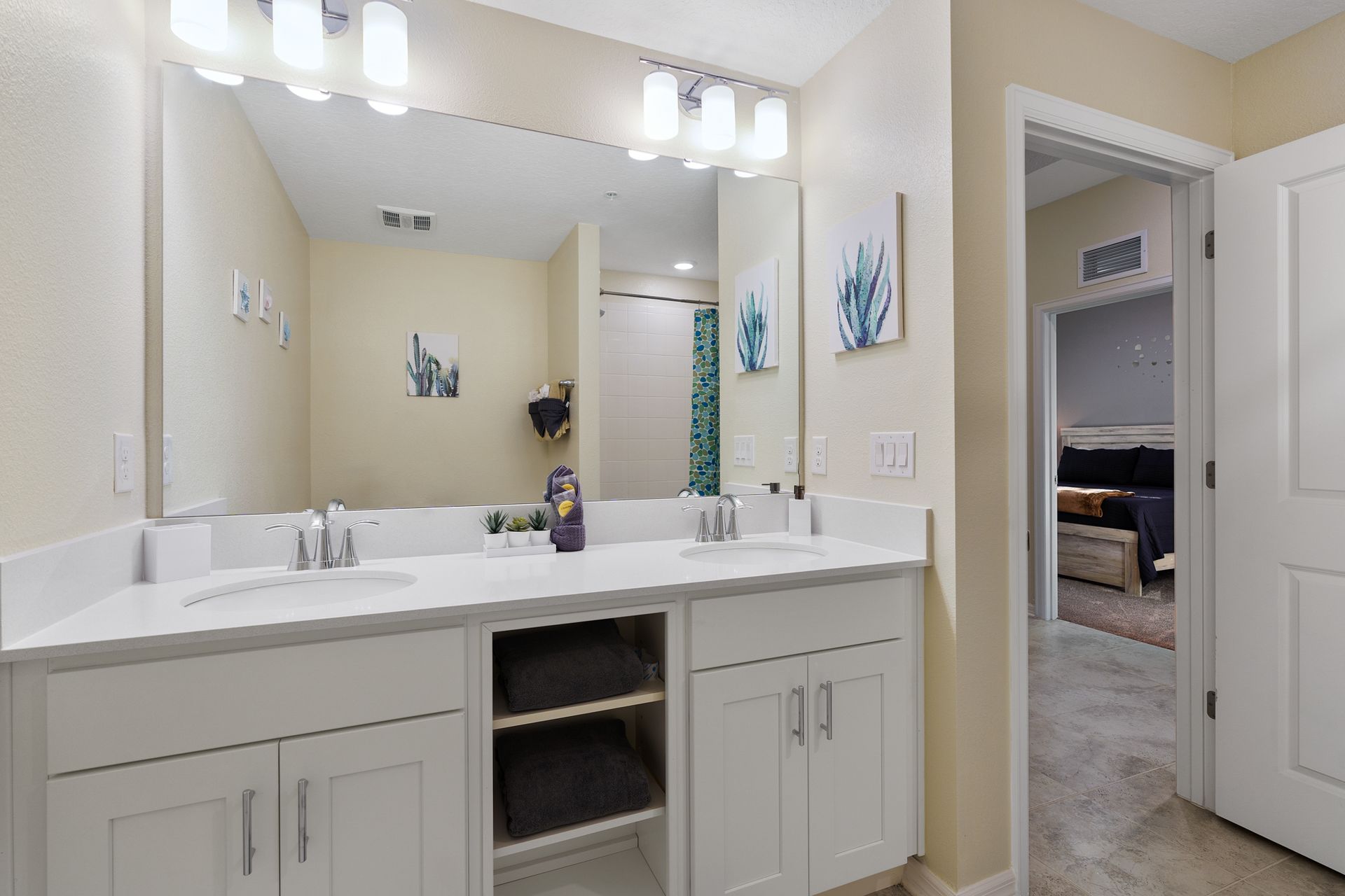 Bathroom equipped with all essential fixtures, ensuring a functional and comfortable space for personal care