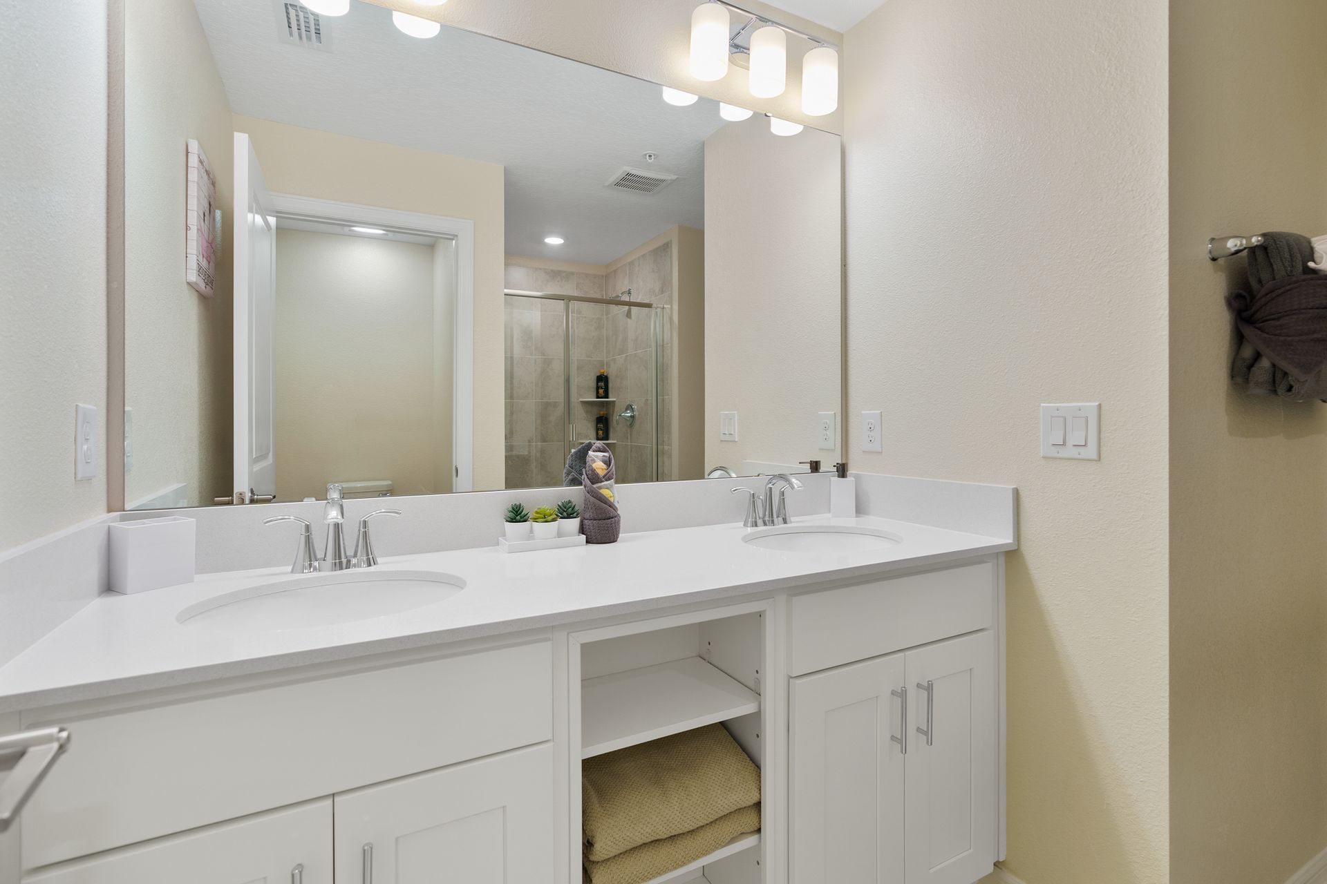 Complete bathroom equipped with all essential fixtures, offering a comprehensive space for personal hygiene and relaxation