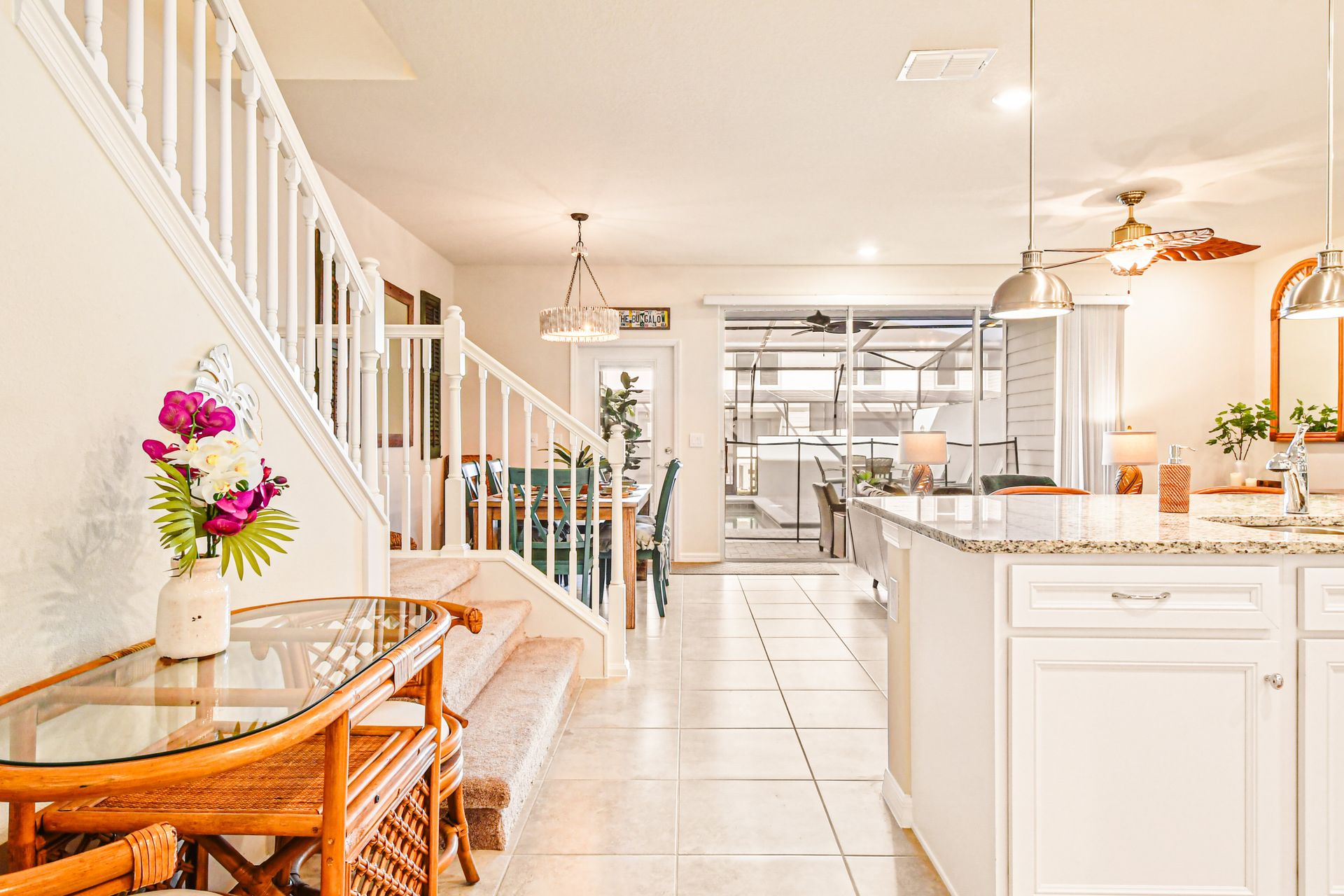 Kitchen: Well-equipped space with a breakfast bar