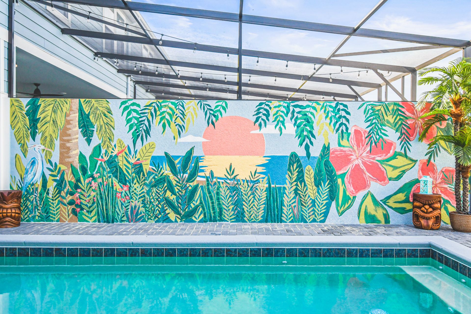 Private Oasis: Enjoy exclusive access to the screened-in spa and pool.