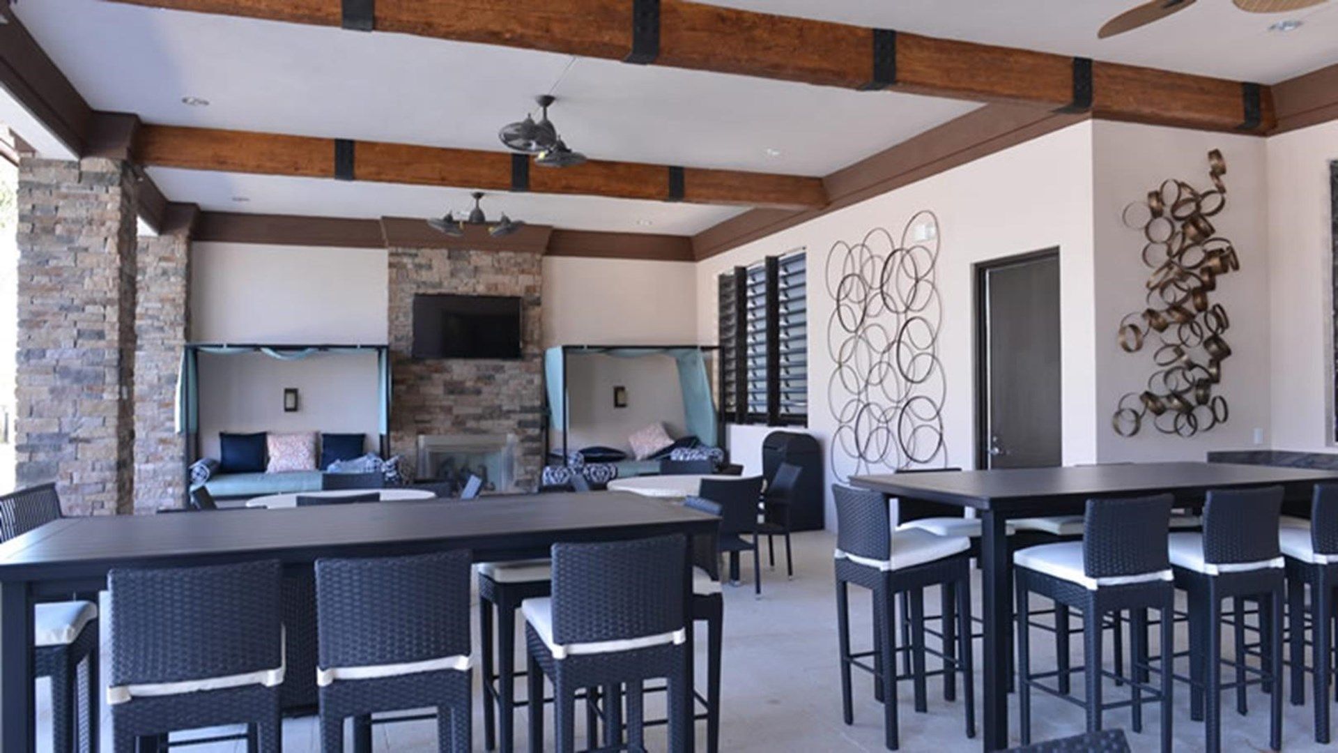 Resort Amenities - Experience the elegance of the resort lobby, a sophisticated space where you can meet with friends, mingle with other guests, or simply enjoy a moment of tranquility.