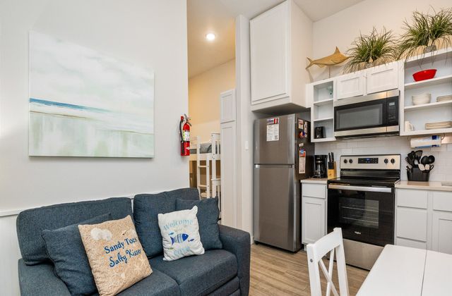 Winter Rental Aruba Bay Resort - Hang Ten Hangout D104