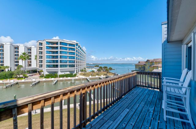 Winter Rental Bay Tree C1516