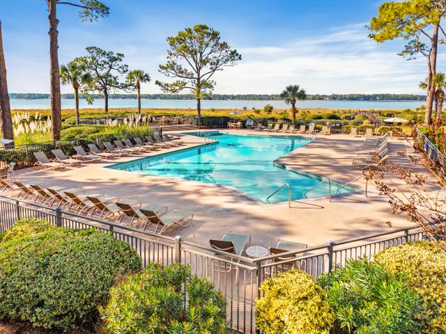 1879 Beachside Tennis Villas: Sea Pines 3
