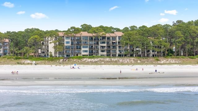 1832 Beachside Tennis Villas: Sea Pines 7