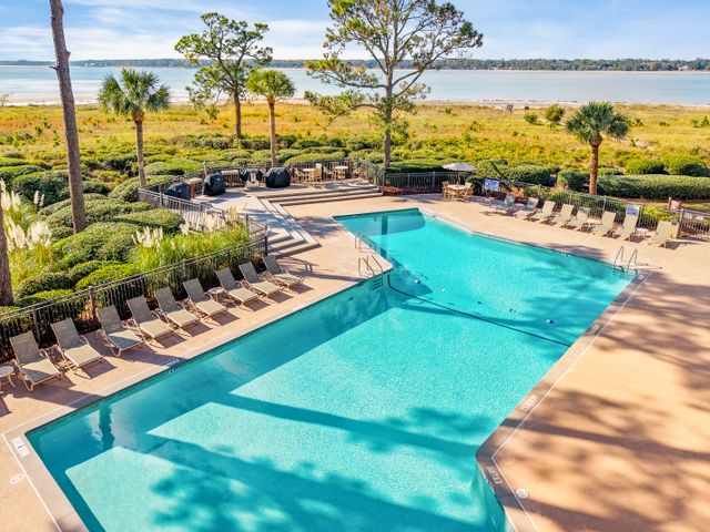 1832 Beachside Tennis Villas: Sea Pines 5