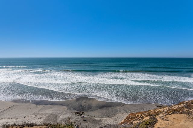 Barefoot Oasis - SUR127 11