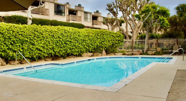 Barefoot Oasis - SUR127 46