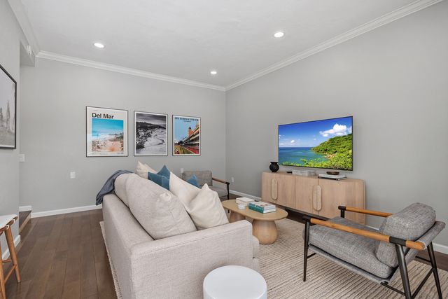Surf & Saddle - TURF245 5