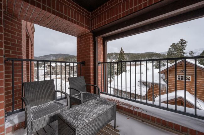 Base Village Loft 108 3