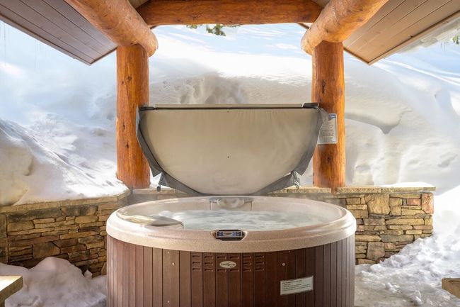 Bridger's Cache Ski Lodge 3