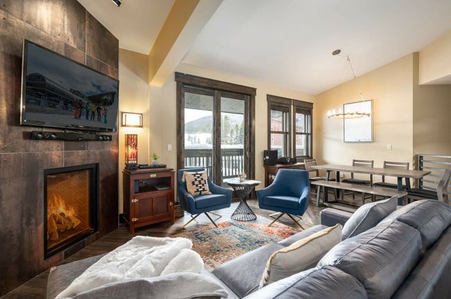 Base Village Loft 102 5