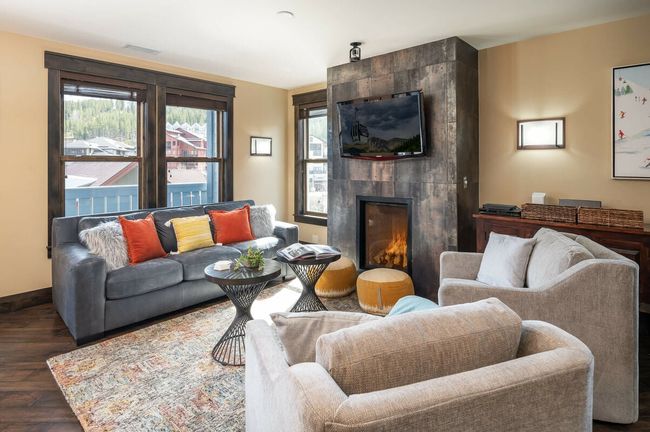 Base Village Loft 104 5