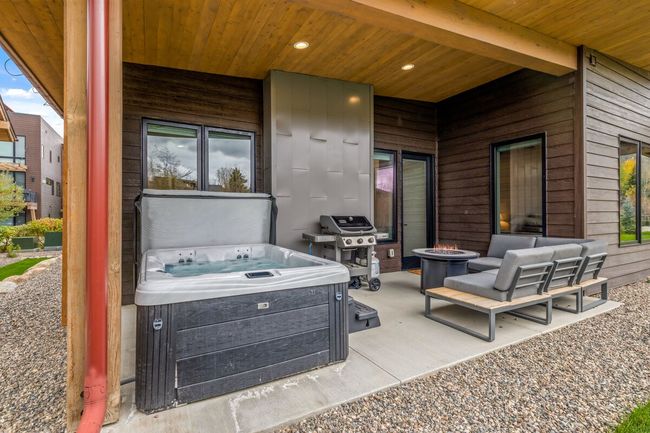 The Après Haus 3