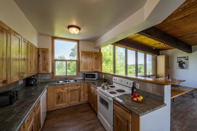 6 bedroom Chalet/Cottage with Hot Tub, Sauna, Ping Pong Table at Blue Mountain #52R 4