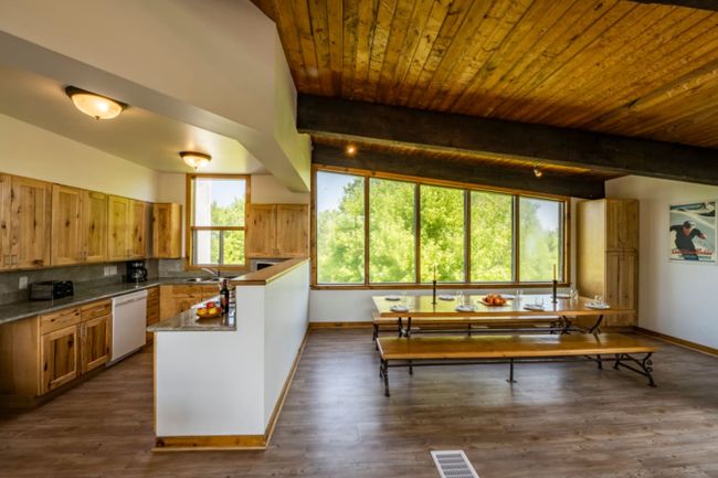 6 bedroom Chalet/Cottage with Hot Tub, Sauna, Ping Pong Table at Blue Mountain #52R 8