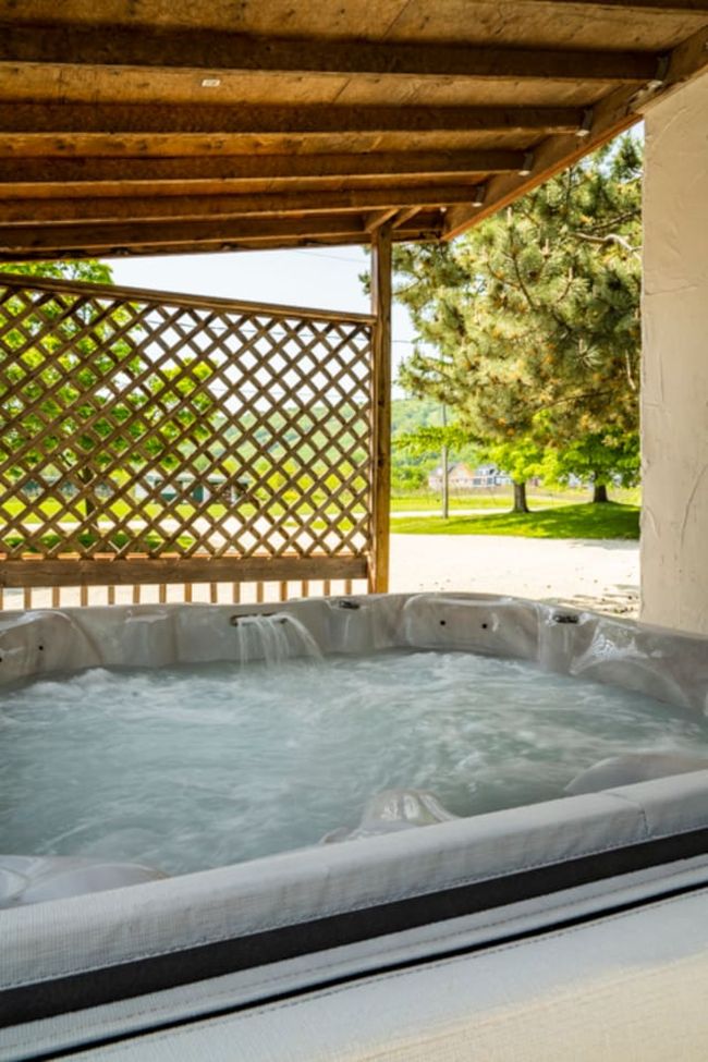 6 bedroom Chalet/Cottage with Hot Tub, Sauna, Ping Pong Table at Blue Mountain #52L 39