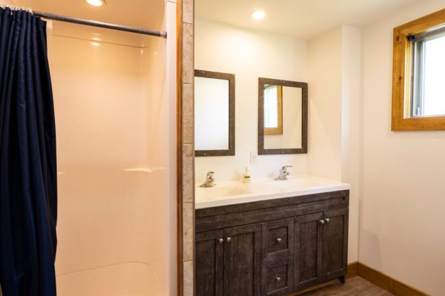 6 bedroom Chalet/Cottage with Hot Tub, Sauna, Ping Pong Table at Blue Mountain #52L 48