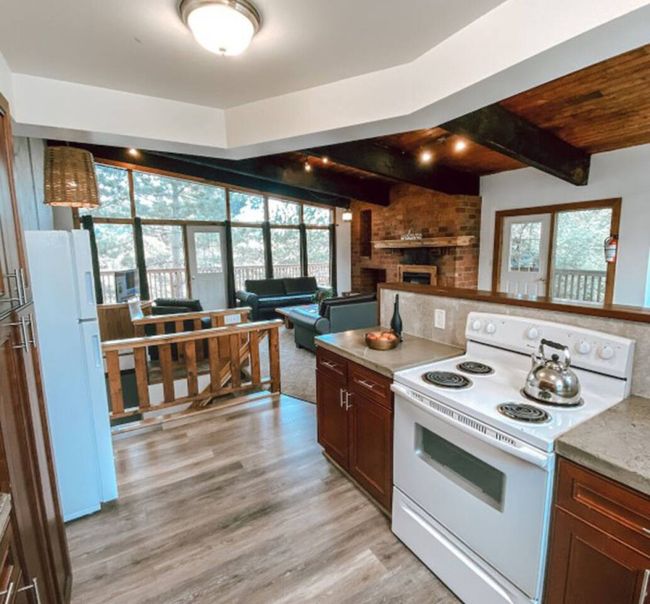 6 bedroom Chalet/Cottage with Hot Tub, Sauna, Ping Pong Table at Blue Mountain #53R 2