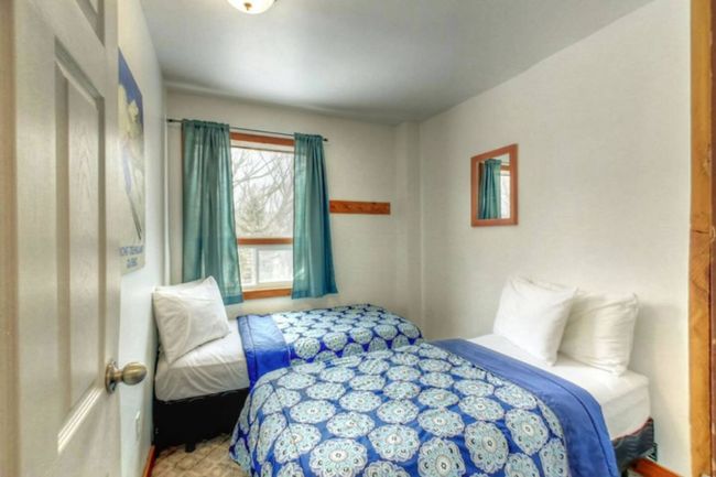 8 bedroom Chalet/Cottage with Hot Tub, Sauna, Ping Pong Table at Blue Mountain #13R 16