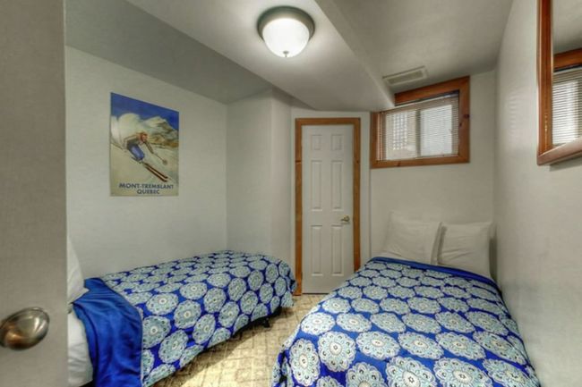 8 bedroom Chalet/Cottage with Hot Tub, Sauna, Ping Pong Table at Blue Mountain #13R 17