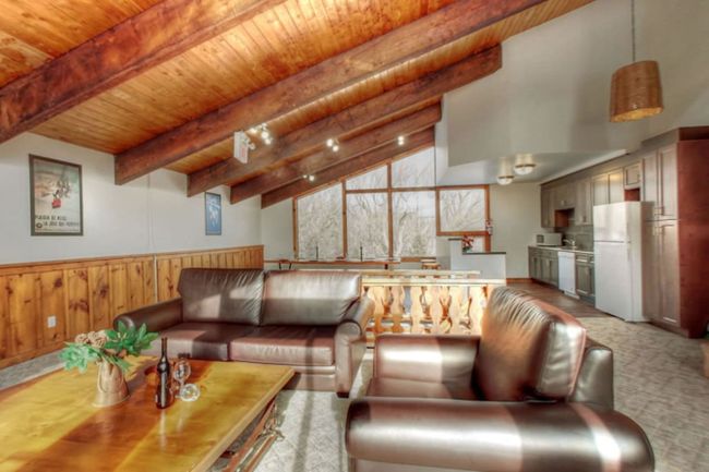 8 bedroom Chalet/Cottage with Hot Tub, Sauna, Ping Pong Table at Blue Mountain #13R 12