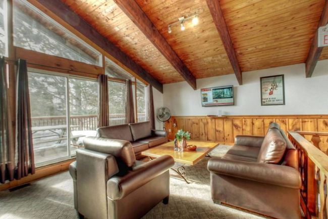 8 bedroom Chalet/Cottage with Hot Tub, Sauna, Ping Pong Table at Blue Mountain #13R 7
