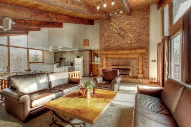 8 bedroom Chalet/Cottage with Hot Tub, Sauna, Ping Pong Table at Blue Mountain #13R