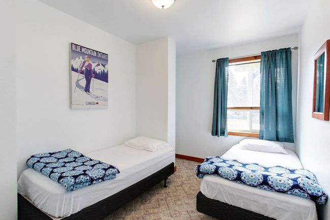 8 bedroom Chalet/Cottage with Hot Tub, Sauna, Ping Pong Table at Blue Mountain #13L 41