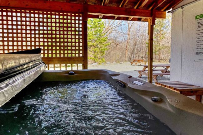 8 bedroom Chalet/Cottage with Hot Tub, Sauna, Ping Pong Table at Blue Mountain #13L 47