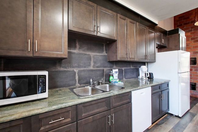 8 bedroom Chalet/Cottage with Hot Tub, Sauna, Ping Pong Table at Blue Mountain #13L 39